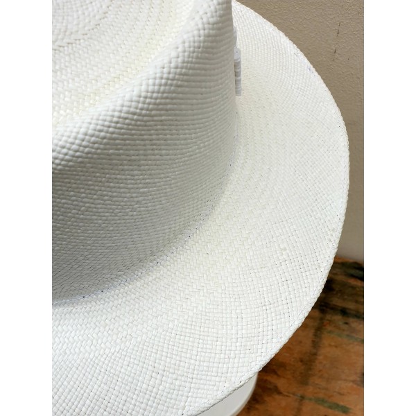 Dilara Latrous vasarinė skrybėlė